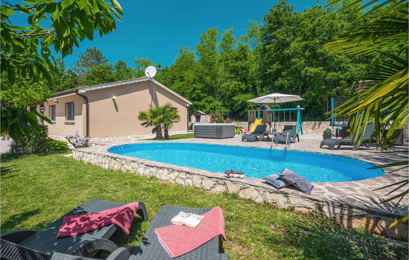 Amplio apartamento con piscina, wifi y aparcamiento cerca del centro de la ciudad in Istria