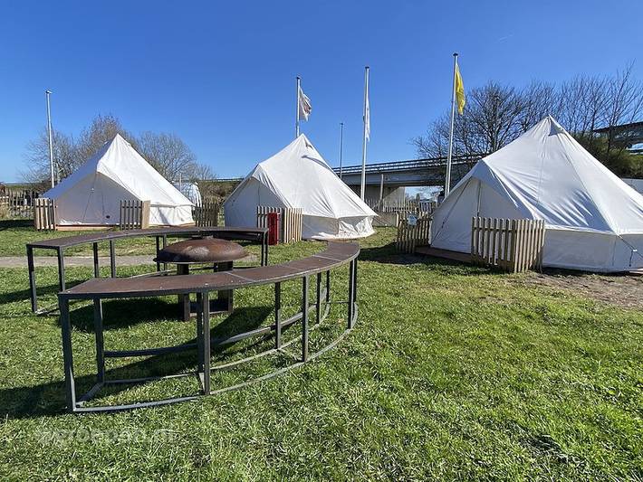 Glamping voor 18 personen, met Balkon/Terras en Terras aan de Belgische Kust