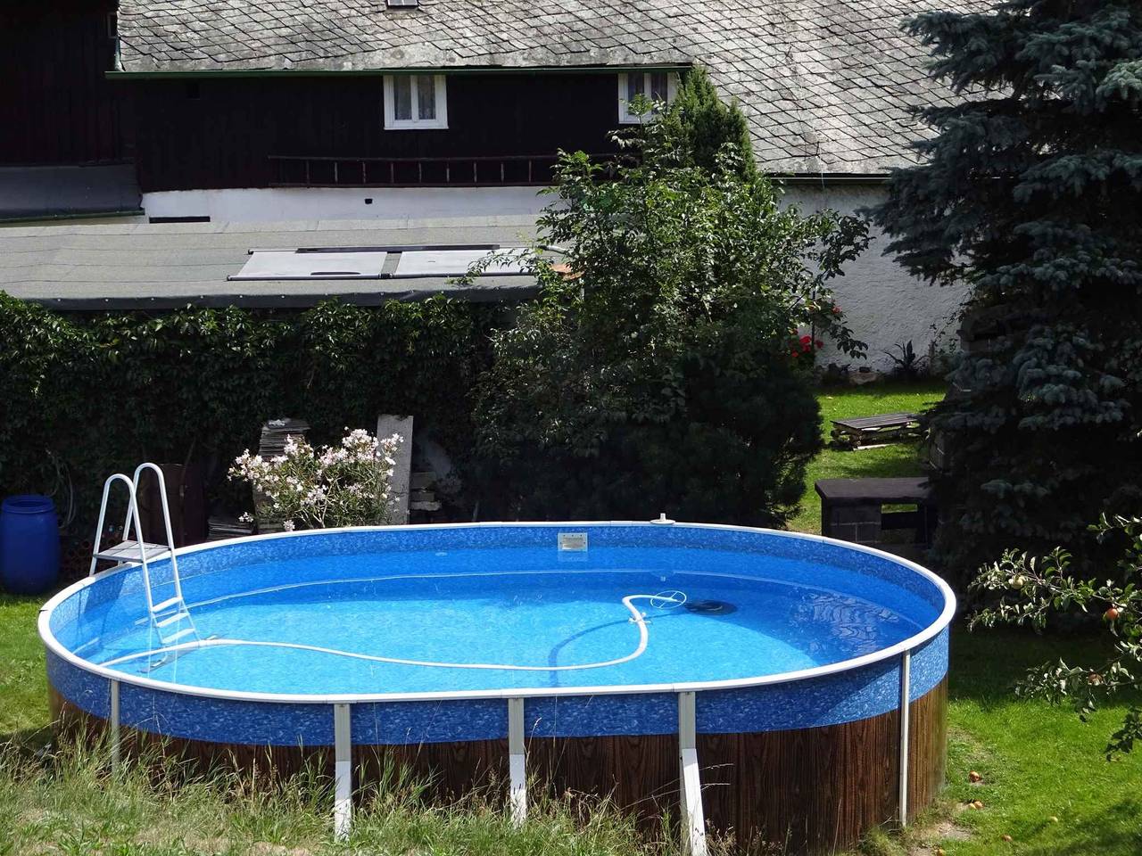 Ferienhaus mit großem Garten, und Außenpool  in Frýdlant, Region Liberec