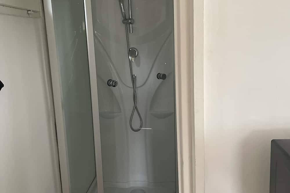 Chalet en bois, charmant et lumineux pour 2 personnes maximum + bébé in Tourrettes, Région de Draguignan