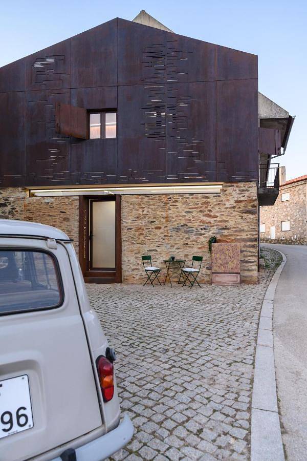 Two-Bedroom House in Distrito de Bragança