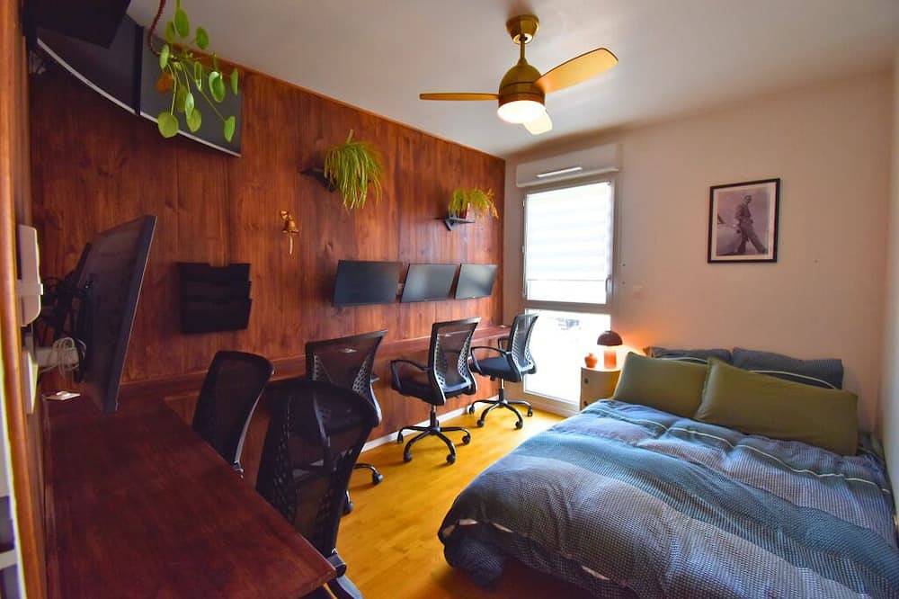 Apartamento entero, Le Belvédère Parisien - Billiards and Large Terrace in Aubervilliers, Sena-Saint Denis