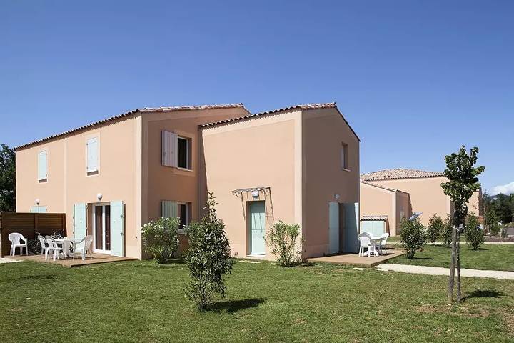 Location de vacances pour 6 personnes, avec piscine et terrasse à Aubignan - 2