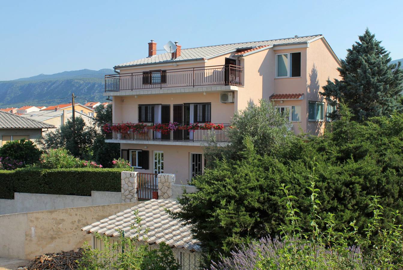 Ganze Wohnung, 1-Zimmer-Ferienwohnung mit Terrasse Novi Vinodolski A-5587-b in Novi Vinodolski, Primorje-Gorski Kotar