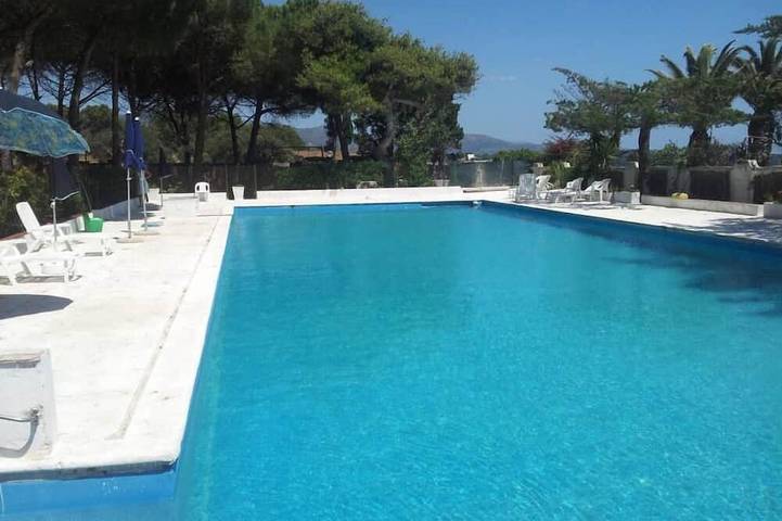 Villa für 6 Personen, mit Terrasse und Garten sowie Pool