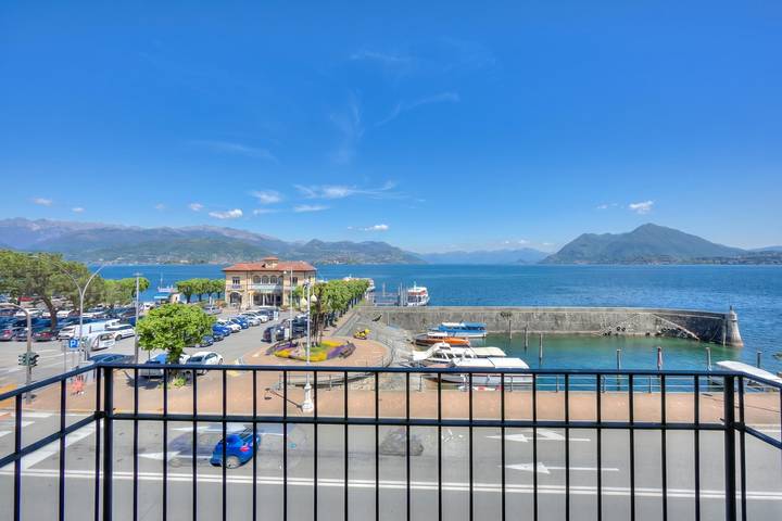 Ferienwohnung für 6 Personen, mit Balkon und Kinderpool sowie Seeblick in Comune di Stresa