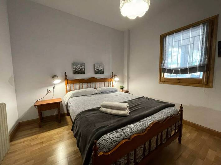 Apartamento para 5 personas, con jardín en Jaca