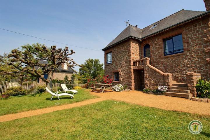 Gîte pour 2 personnes, avec terrasse et jardin à Trégastel - 2