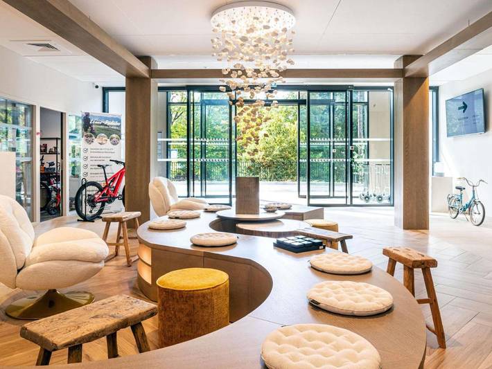 Hôtel pour 2 personnes, avec Jacuzzi et Terrasse ainsi que Jardin et Piscine dans Bains Du Couloubret - 3