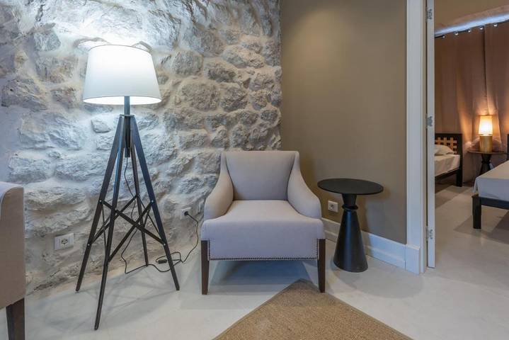 Gîte pour 4 personnes, avec vue ainsi que terrasse et piscine dans Risan - 4