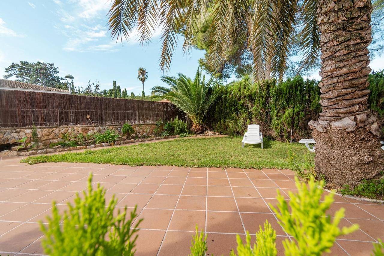 Casa Osona con jardin cerca de la Playa in La Móra, Tarragona