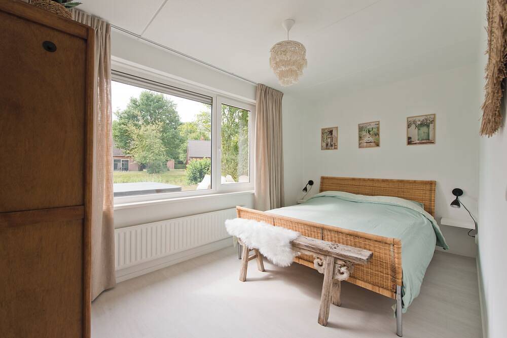 Villa Wellness Retreat 2: Schönes Haus mit Sauna und Whirlpool, Nähe des Waldes! in Hoeven, Halderberge