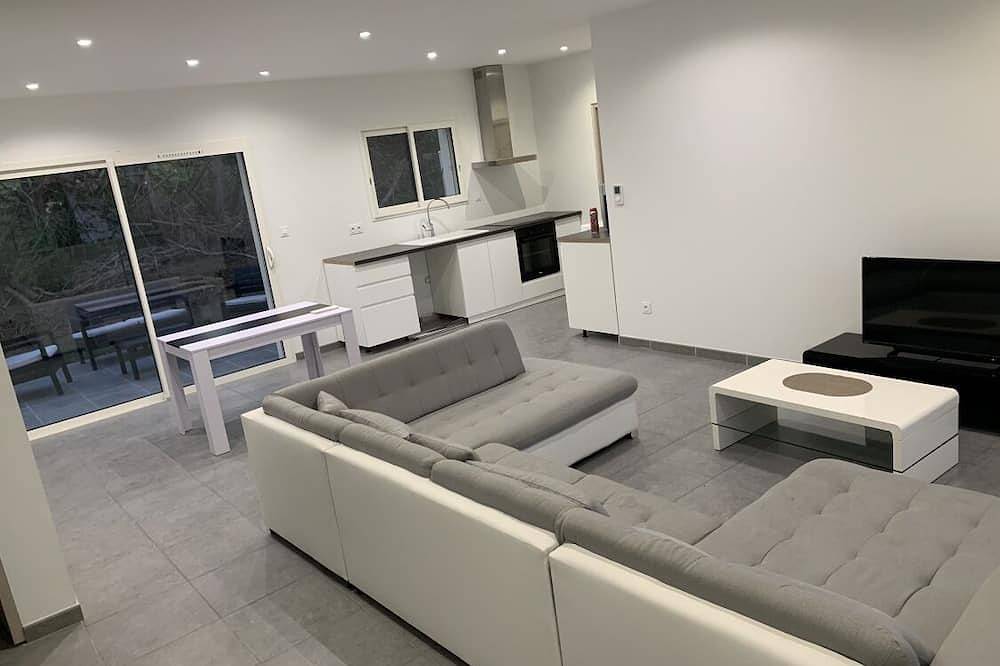 Maison neuve mitoyenne d’en  plein pied 90m2<br>Pour 8’personnes 3 chambres in Foulayronnes, Quercy