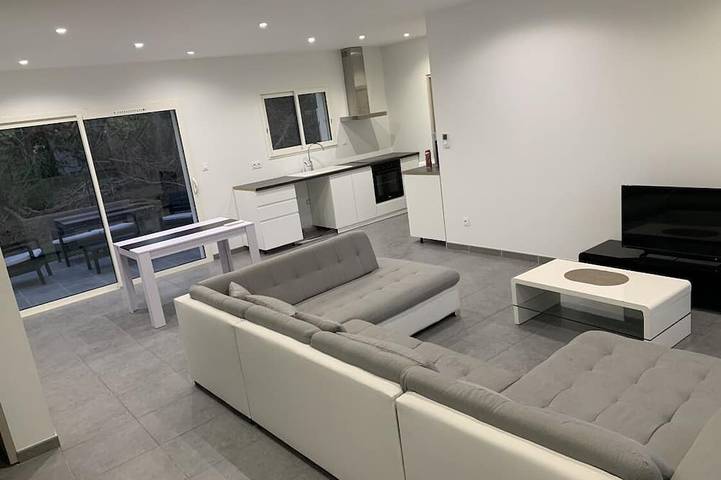 Location de vacances pour 5 personnes, avec jacuzzi et terrasse à Foulayronnes