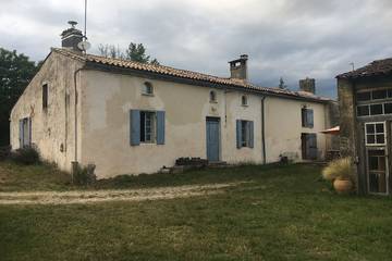 Gîte pour 22 personnes, avec piscine et jardin à Léogeats