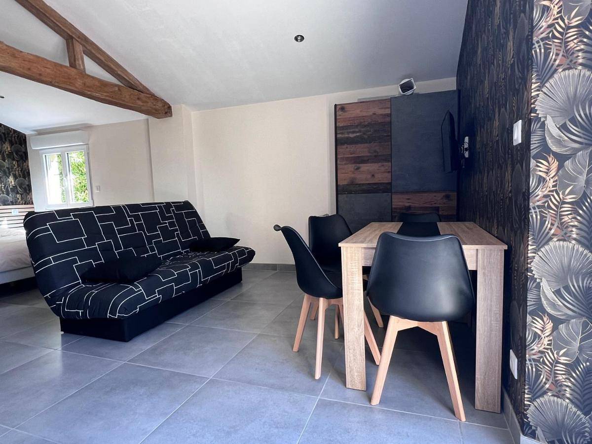 Appartement entier, One-Bedroom Apartment in Soubise, Région de Rochefort