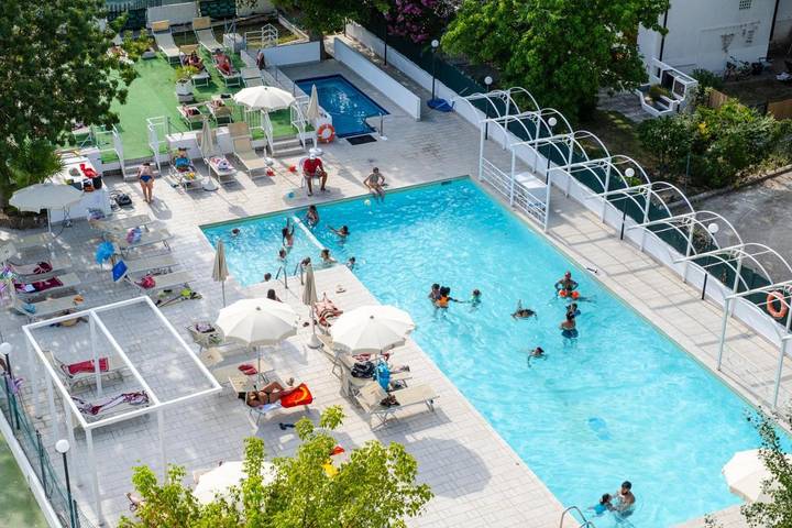 Hôtel pour 3 personnes, avec vue et jardin, animaux acceptés à Lido Adriano - 3