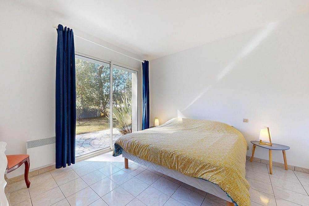 Lovely home in Les Mathes with Wifi in La Palmyre, Les Mathes