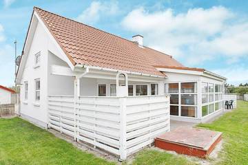 Ferienhaus für 10 Personen, mit Terrasse und Sauna sowie Whirlpool in Klitmøller