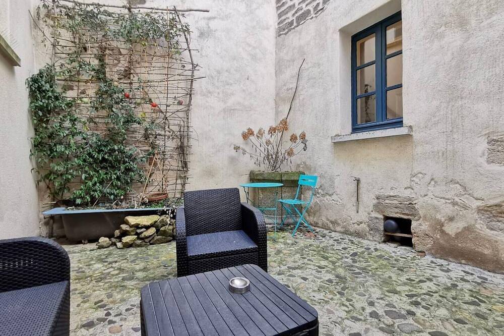 6 Bedroom Private vacation home in Brioude in Brioude, Macizo Central