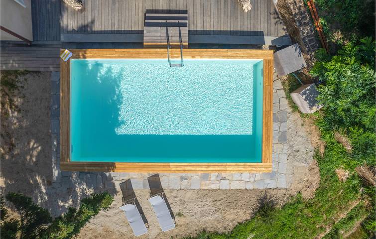 Oasi di giardino con piscina: Appartamento di 140m², Parcheggio, Cucina, Internet in Calci, Pisa e dintorni