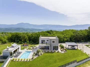 Villa für 8 Personen, mit Pool und Garten sowie Balkon, mit Haustier in Istrien