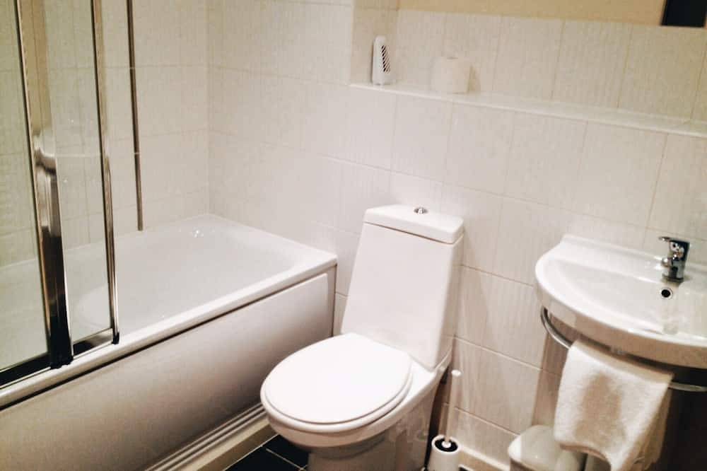 Entire apartment, Spacious Duplex Apartment Sleeps 8 in Gosport, Hampshire