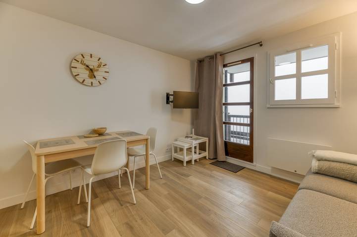 Estudio entero, Apartamento 'Bel Rénové Les Granges 26' con vistas a la montaña, balcón y Wi-Fi in Villard-Reculas, Parque Nacional de los Ecrins