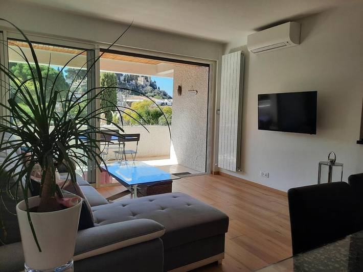 Gîte pour 6 personnes, avec terrasse et vue, adapté aux familles dans Casino De Cassis