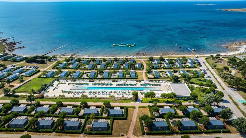 Camping für 5 Personen, mit Terrasse und Kinderpool sowie Pool in Medulin