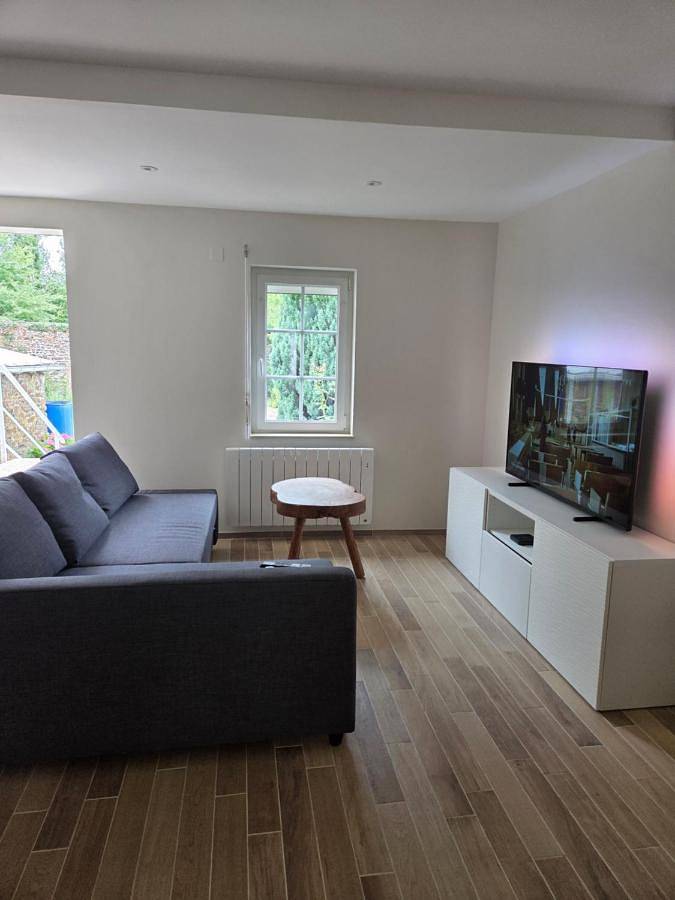 Gîte pour 4 personnes, avec vue et terrasse à Ernée