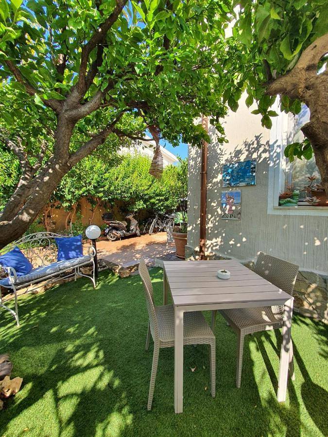 Chambre d’hôte pour 2 personnes, avec balcon ainsi que vue et jardin à Villasimius - 2