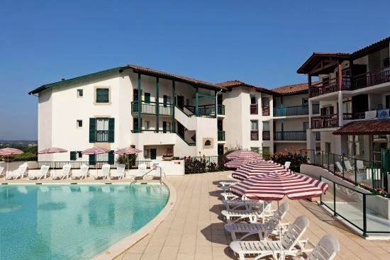 Location de vacances pour 6 personnes, avec Balcon et Terrasse ainsi que Jardin et Piscine à Arcangues