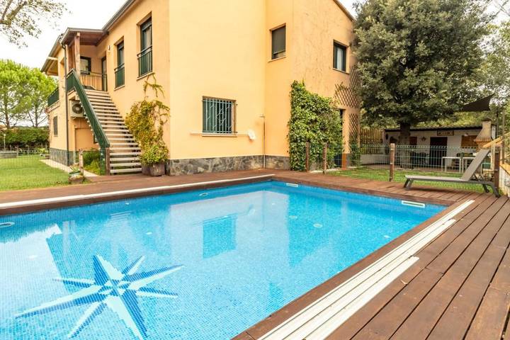 Casa rural para 8 personas, con Balcón y Terraza además de Jardín y Piscina en Riudellots de la Selva - 4