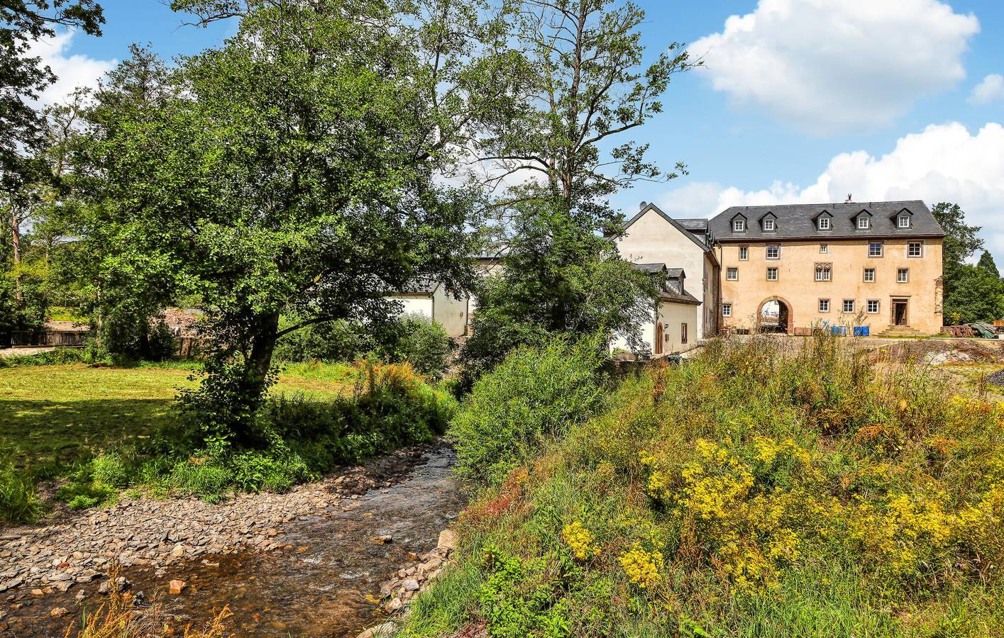 Appartement de vacances entier, Laarberg City Center Apartment with Terrace & Parking in Irrhausen, Arrondissement d'Eifel-Bitburg-Prüm
