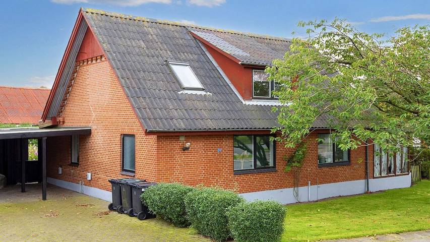 Ferieudlejning for 9 personer, med have i Morsø