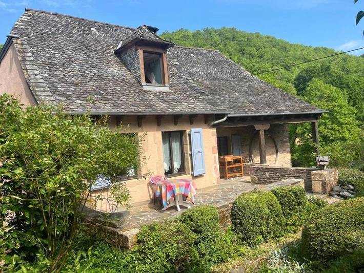 Location de vacances pour 5 personnes, avec jardin à Sébrazac