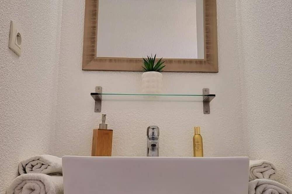 Entire apartment, Les Sources in Montbrun-les-Bains, Nyons region