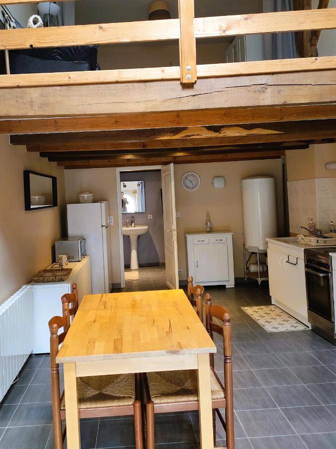 Gîte pour 4 personnes, avec terrasse à Crançot - 2