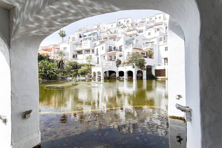 Ganze Wohnung, Ferienwohnung für 4 Personen mit Pool in Playa de Burriana, Nerja