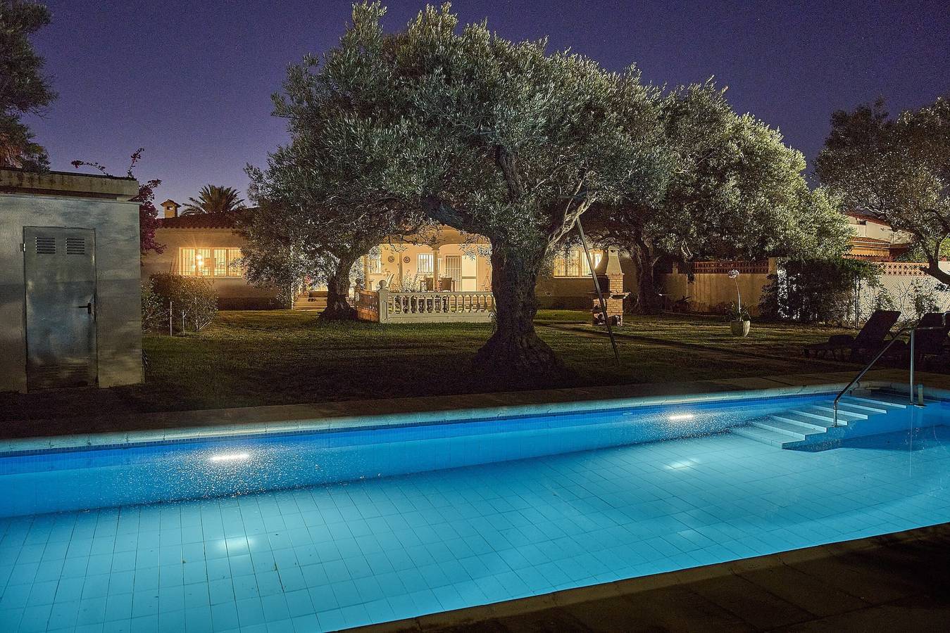 Villa proche plage avec piscine privée éclairée, jardin, 2 terrasses, barbecue et Wi-Fi in Zona Triador, Vinaròs