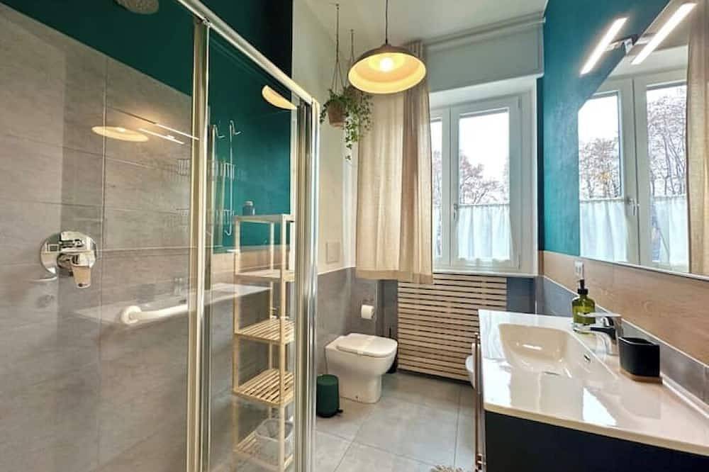 Entire apartment, Spacious & Comfortable Room Near Bergamo Center in Bergamo, Bergamo Province