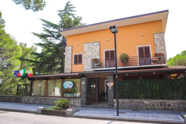 Hôtel pour 4 personnes, avec jardin ainsi que vue et balcon à Nicolosi - 2