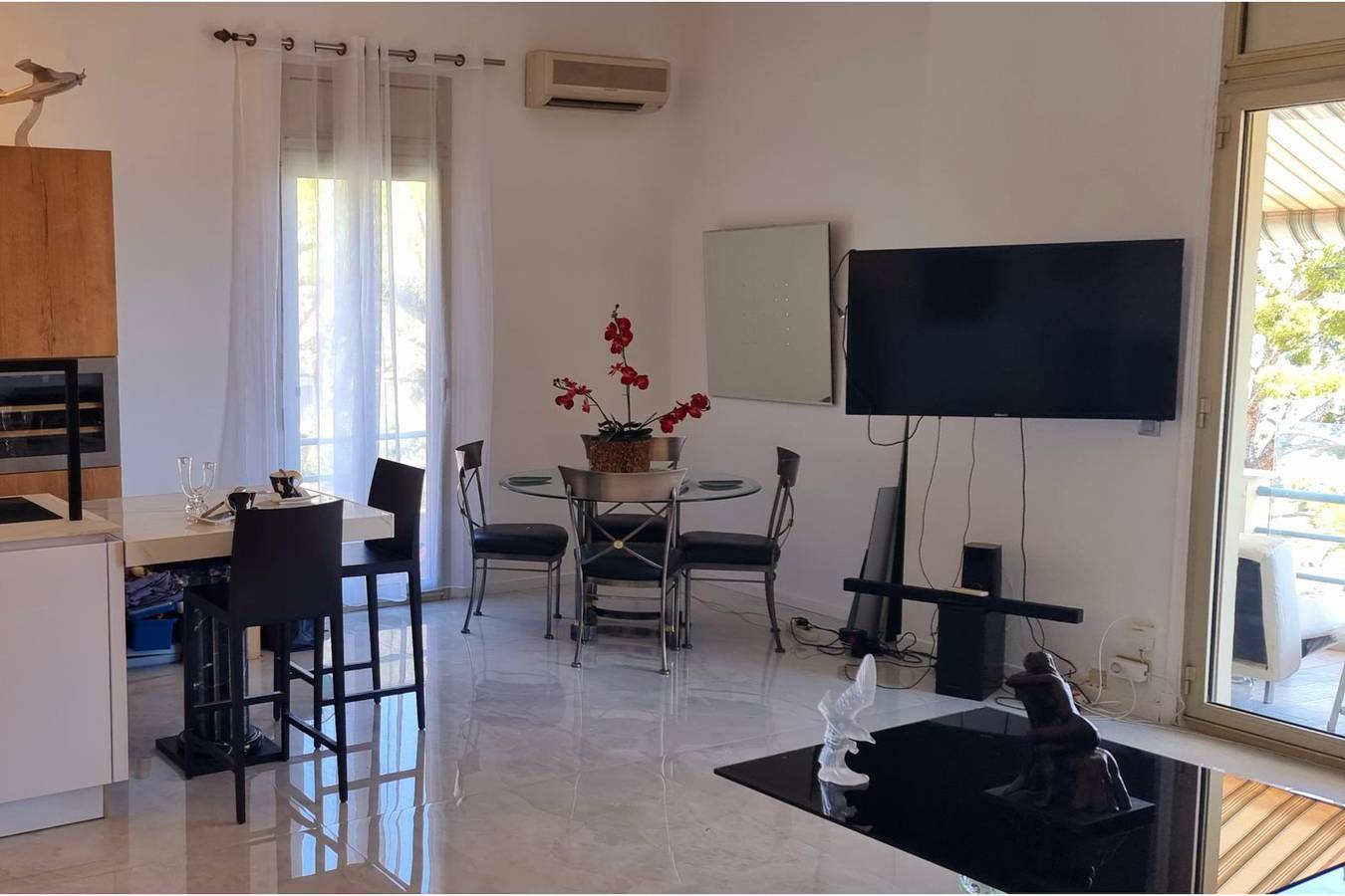 Entire holiday apartment, Near Monaco - Sea View - Sleeps 2 - Pets - Parking in Beaulieu-sur-Mer, Nice region