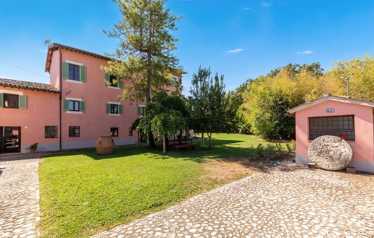 Location de vacances pour 10 personnes, avec jardin ainsi que terrasse et piscine à Spoleto - 2
