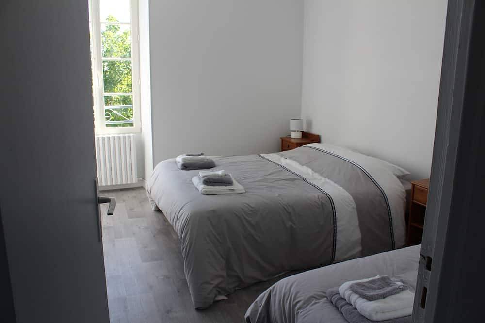 Gîte, 4 ****, \" Le murier du Marais Poitevin\" , jusqu'à 14 personnes in Maillezais, Fontenay-le-Comte