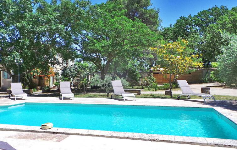 Encantador apartamento de 2 dormitorios con terraza y piscina cerca de Saint-Rémy in Saint-Rémy-de-Provence, Region de Arles