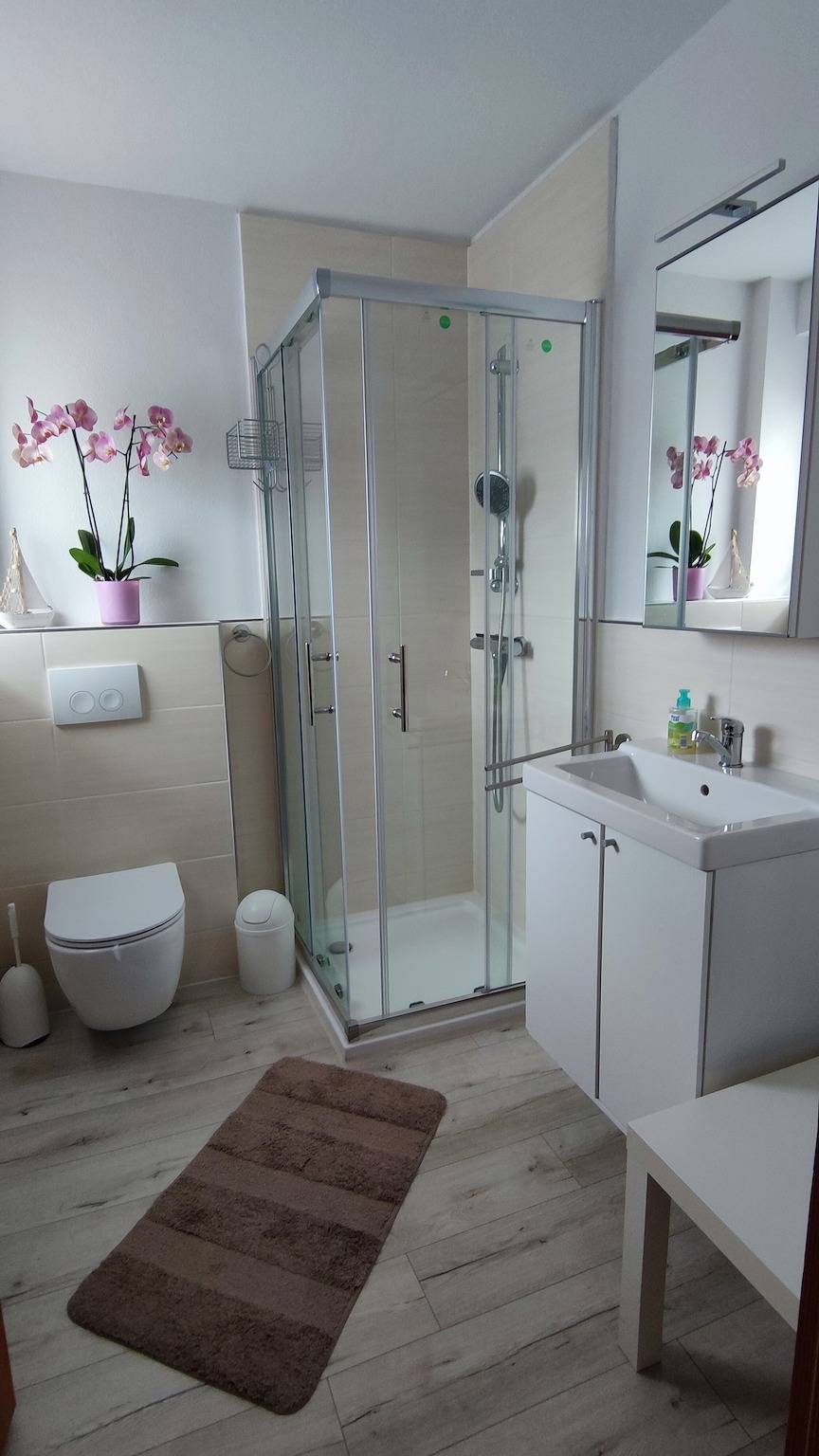 Ganze Wohnung, Ferienwohnung 'Uschi' mit Pool, Gemeinschaftsgarten und Wlan in Welschneudorf, Lahn-Taunus