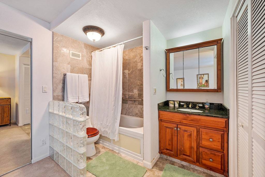 Ganze Wohnung, 🌴Kona Alii #710 Wonderful top floor penthouse in the heart of Kona🌴 in Aloha Kona, Kailua-Kona