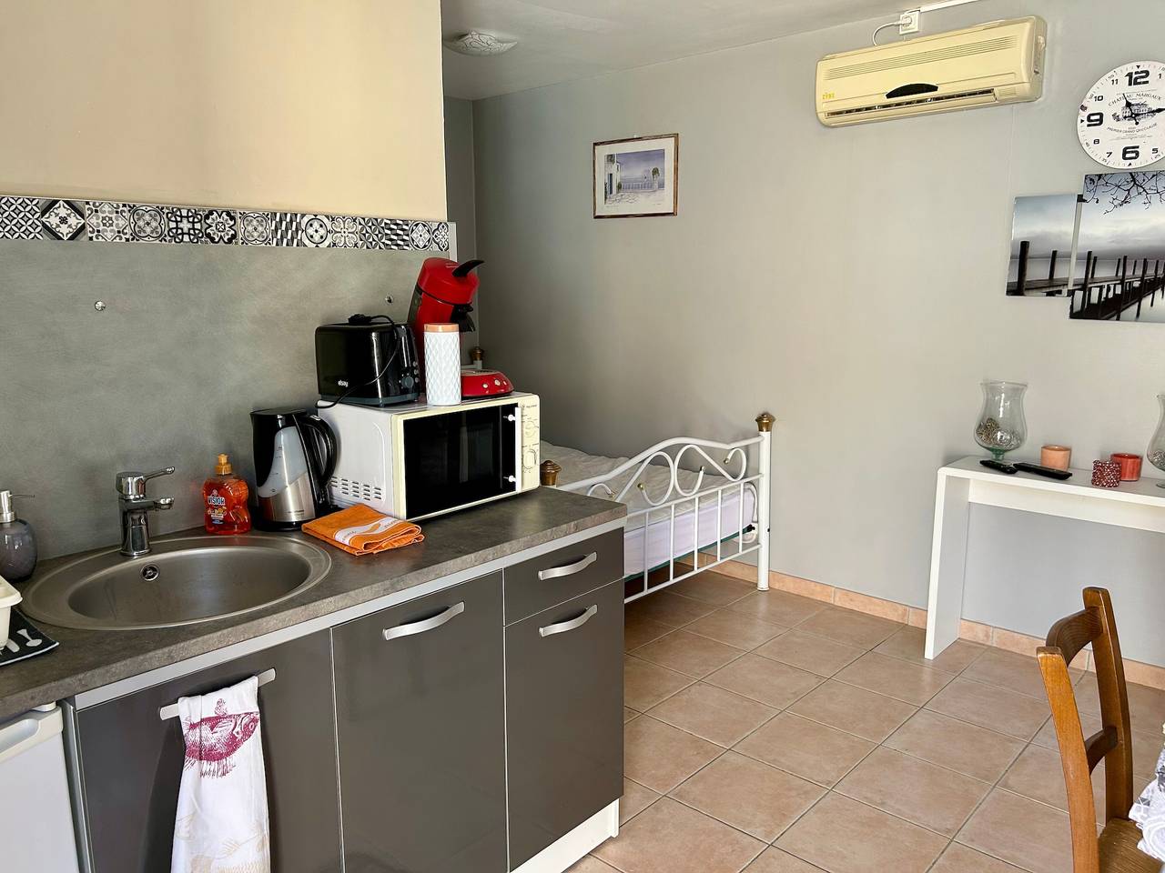 Studio entier, Studio « » avec piscine partagée, Wi-Fi et climatisation in Montayral, Quercy